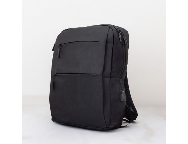 Mochila de Nylon 17 Litros c/ Entrada USB