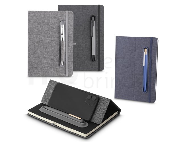 Caderno produzido com capa em tecido RPET e suporte para caneta