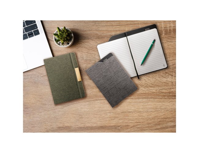LOBATO. Caderno A5 de capa dura em tecido polister 100% reciclado (100% rPET) com folhas pautadas