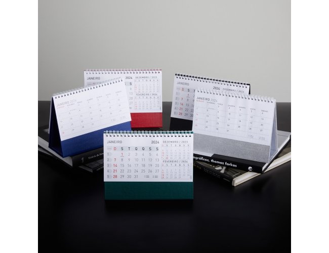 Calendrio de mesa 2025 em papel couche 115g, base em percalux.